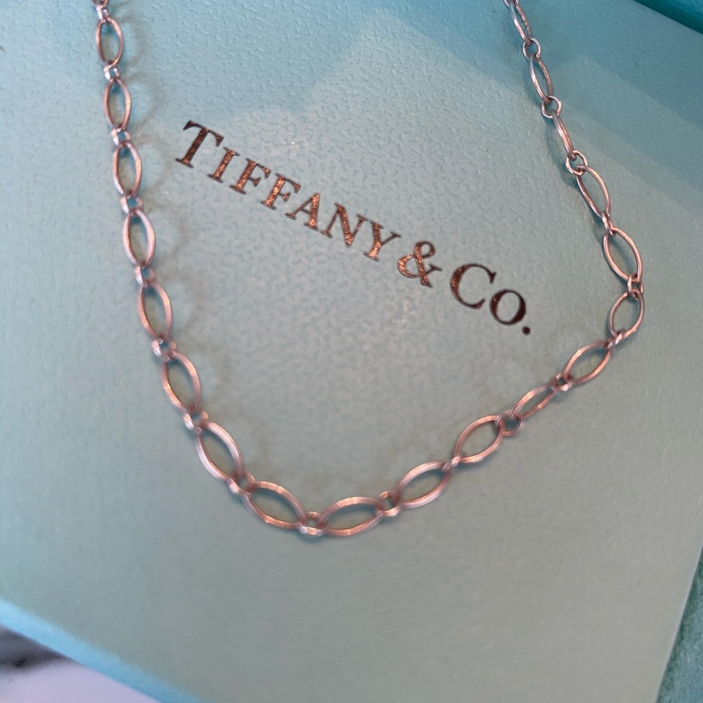⭐️SOLD⭐️Tiffany & Co Oval Link 18” chain necklace - Picture 3 of 7